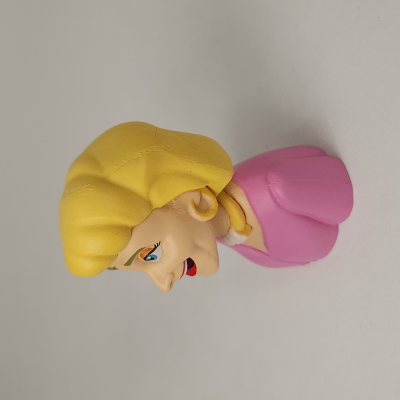 The Golden Girls Stylized 2" Finger Puppets and Mini A to Z guide in Retail Box - Picture 6 of 17